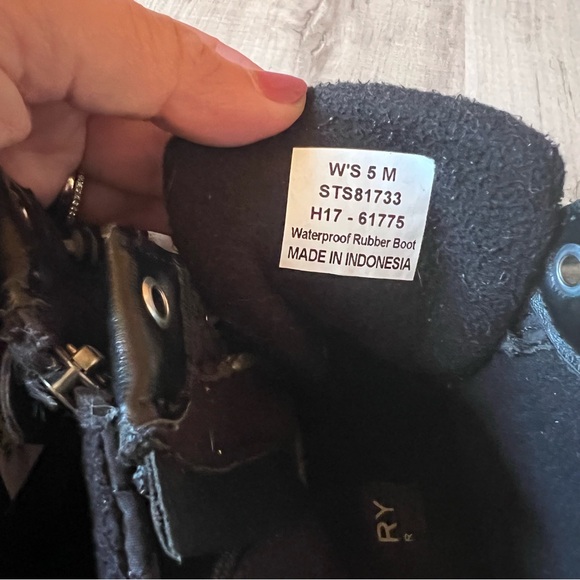 Sperry Quilted Weatherproof Rubber Boots - Picture 6 of 6